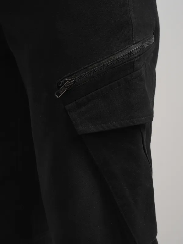 Highlander Men Black Slim Fit Solid Cargos