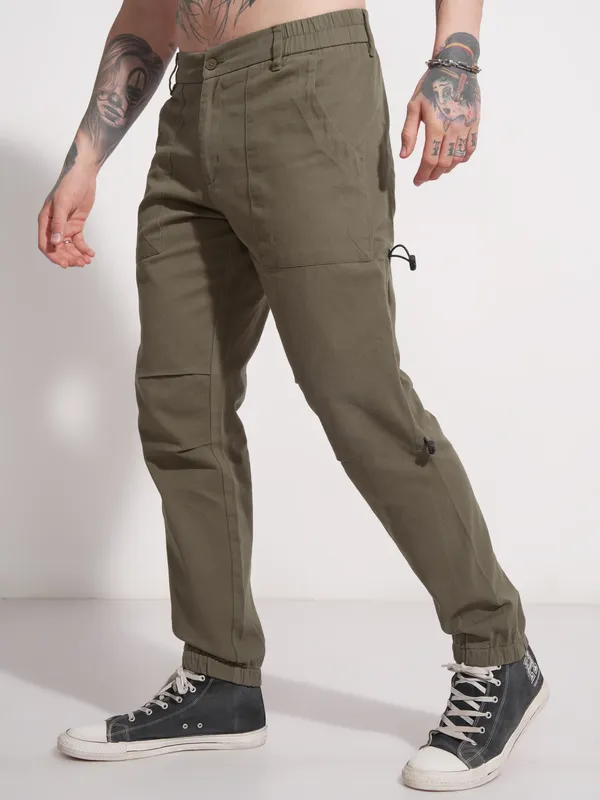 Highlander Men Green Relaxed Fit Solid Casual Trouser