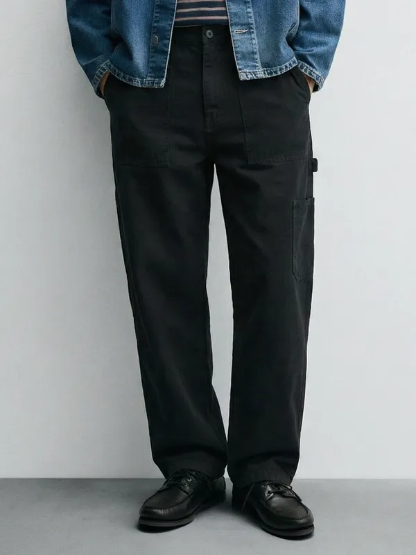 Highlander Men Black Straight Fit Solid Cargo