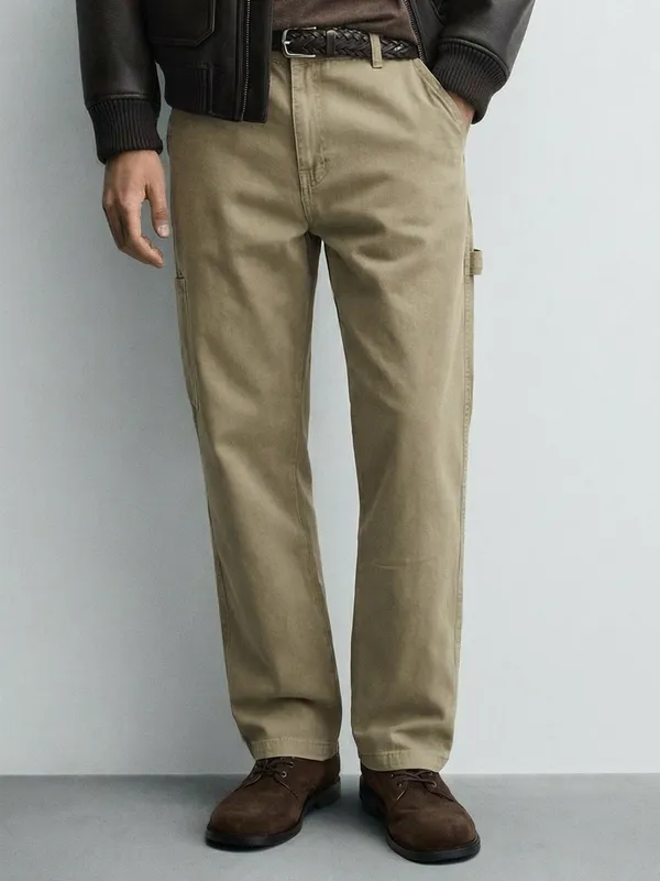 Highlander Men Beige Straight Fit Solid Cargo