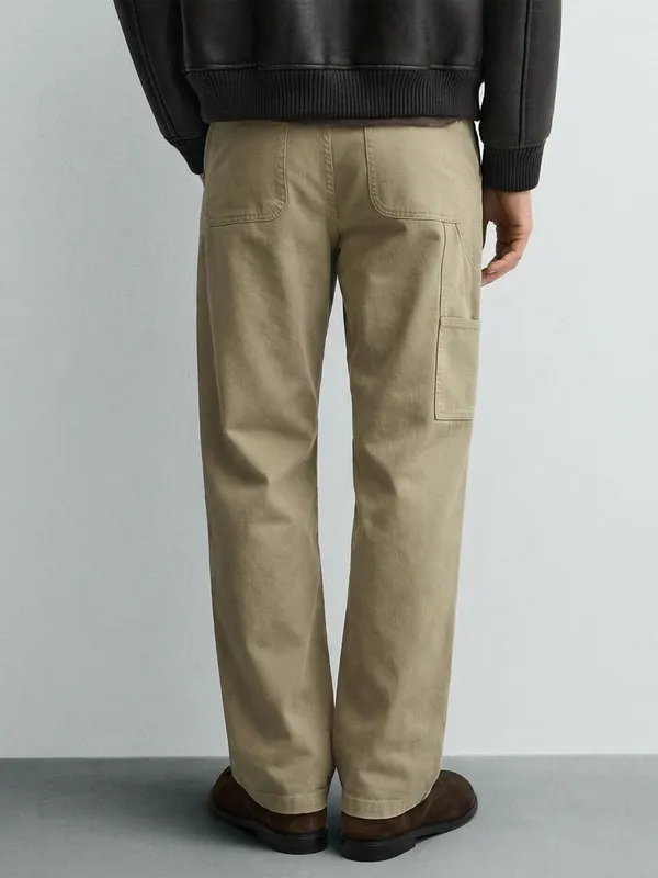 Highlander Men Beige Straight Fit Solid Cargo