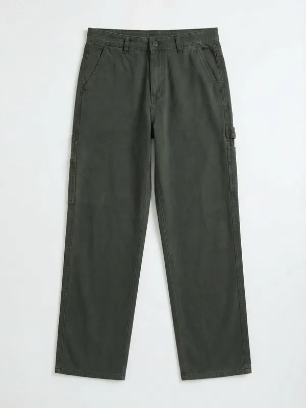 Highlander Men Black Straight Fit Solid Cargo