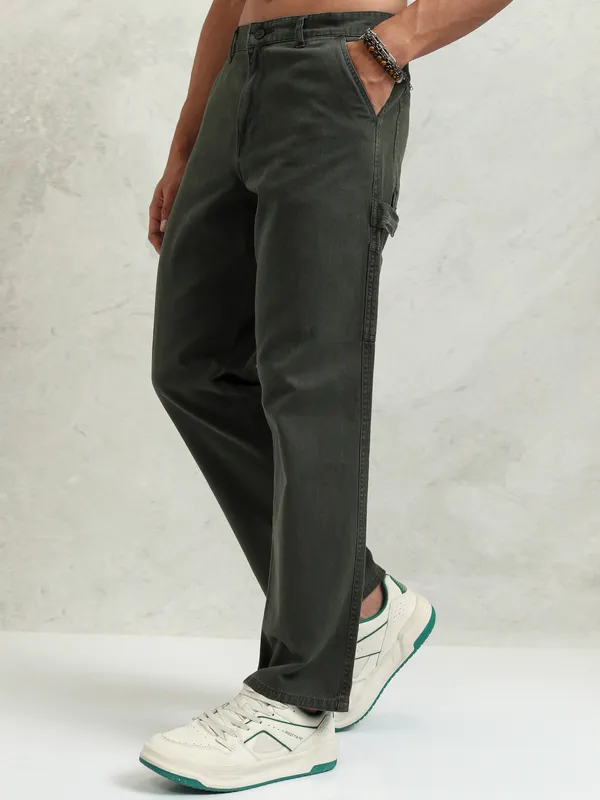 Highlander Men Black Straight Fit Solid Cargo