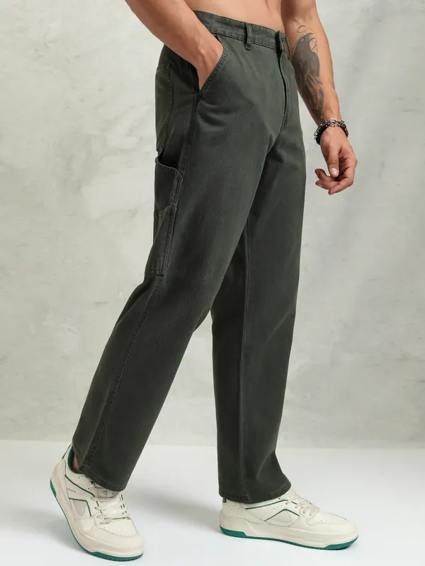 Highlander Men Black Straight Fit Solid Cargo