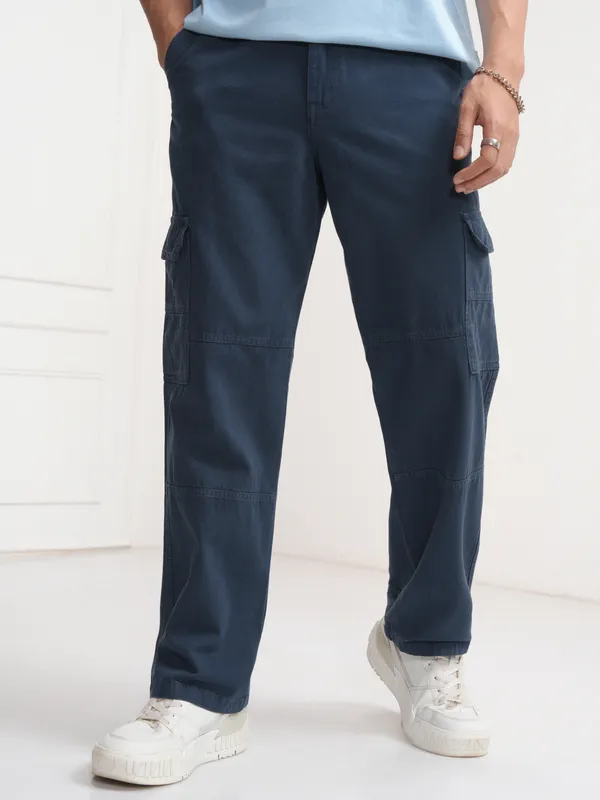Highlander Men Blue Solid Straight Fit Cargos