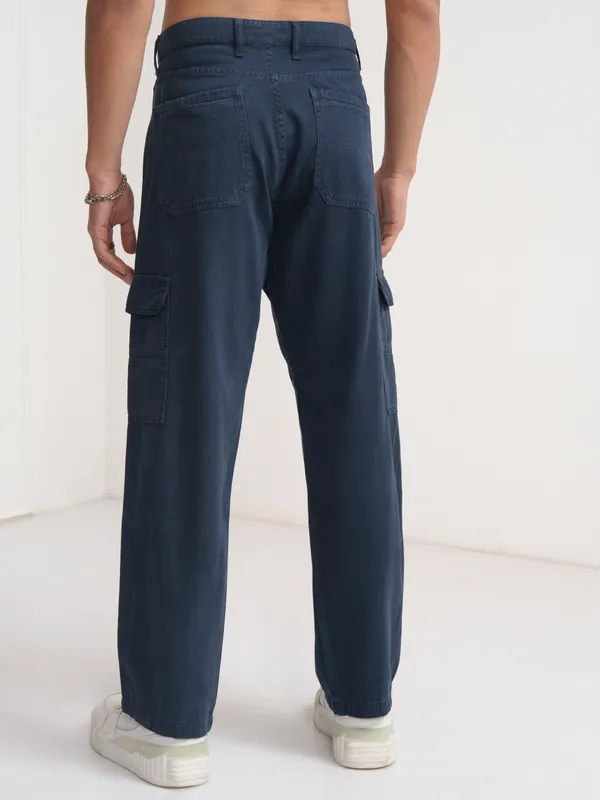 Highlander Men Blue Solid Straight Fit Cargos