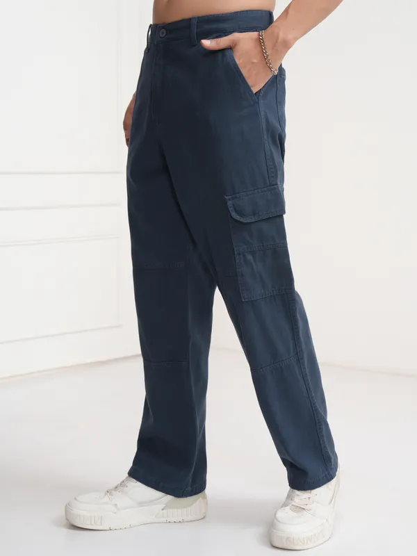 Highlander Men Blue Solid Straight Fit Cargos