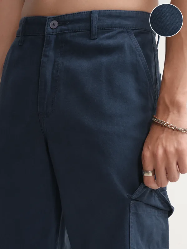 Highlander Men Blue Solid Straight Fit Cargos