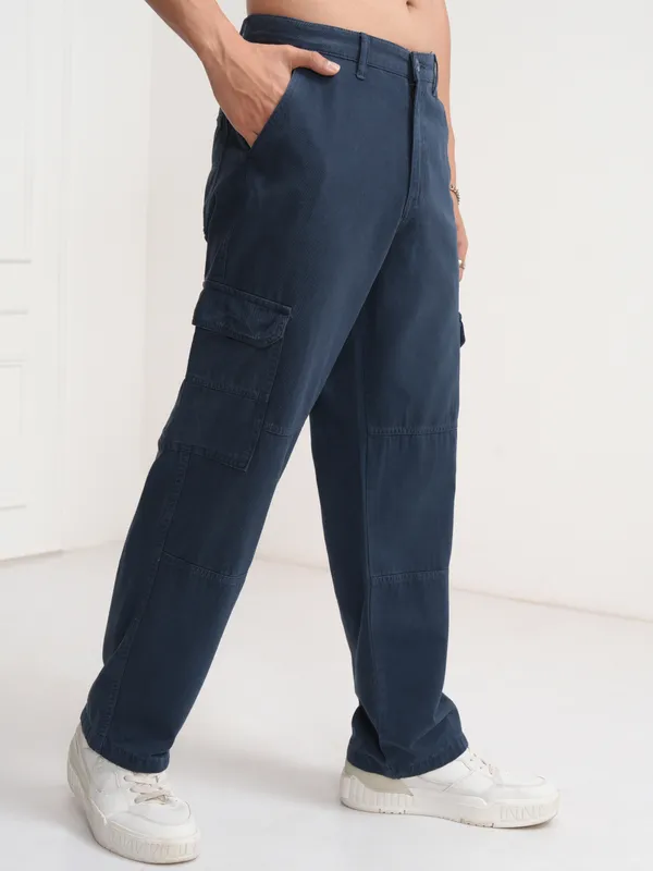 Highlander Men Blue Solid Straight Fit Cargos