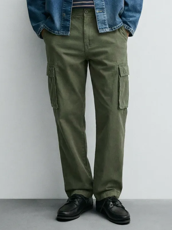 Highlander Men Green Straight Fit Solid Cargo