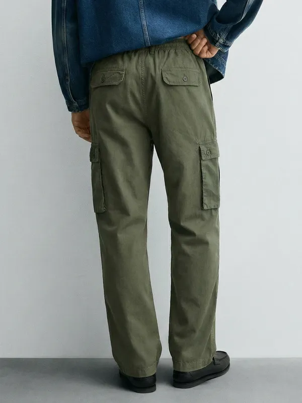 Highlander Men Green Straight Fit Solid Cargo