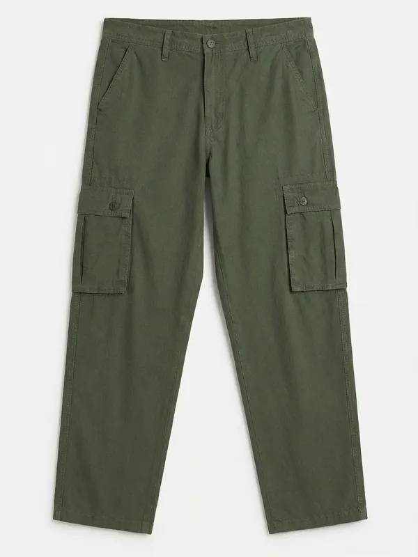 Highlander Men Green Straight Fit Solid Cargo
