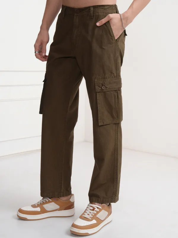 Highlander Men Brown Solid Straight Fit Cargos