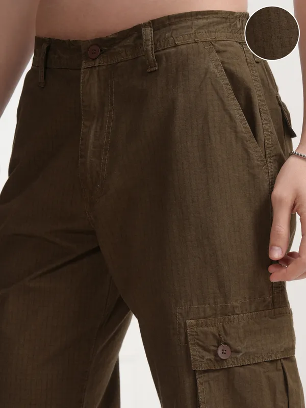 Highlander Men Brown Solid Straight Fit Cargos