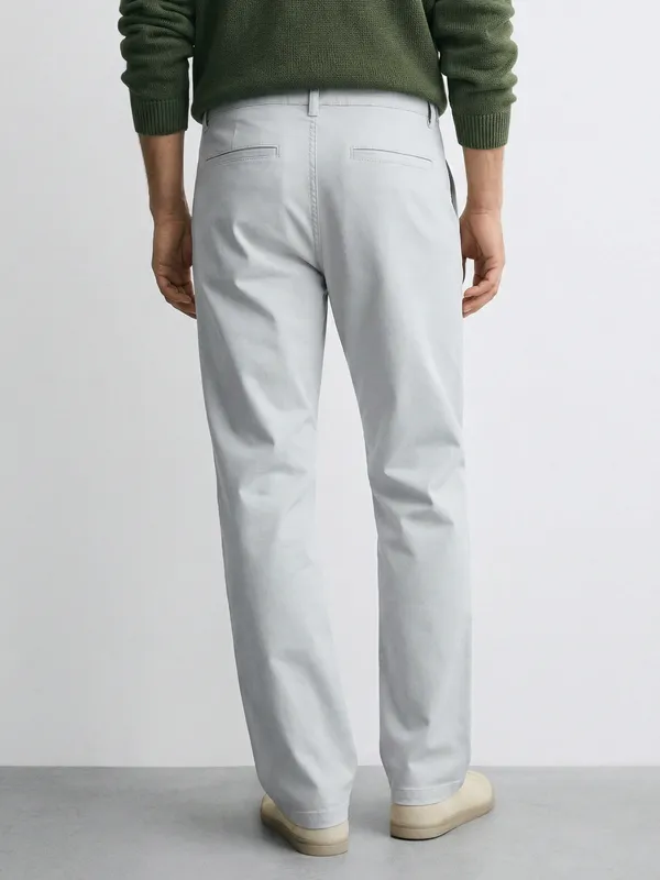 Highlander Men Blue Slim Fit Solid Chinos