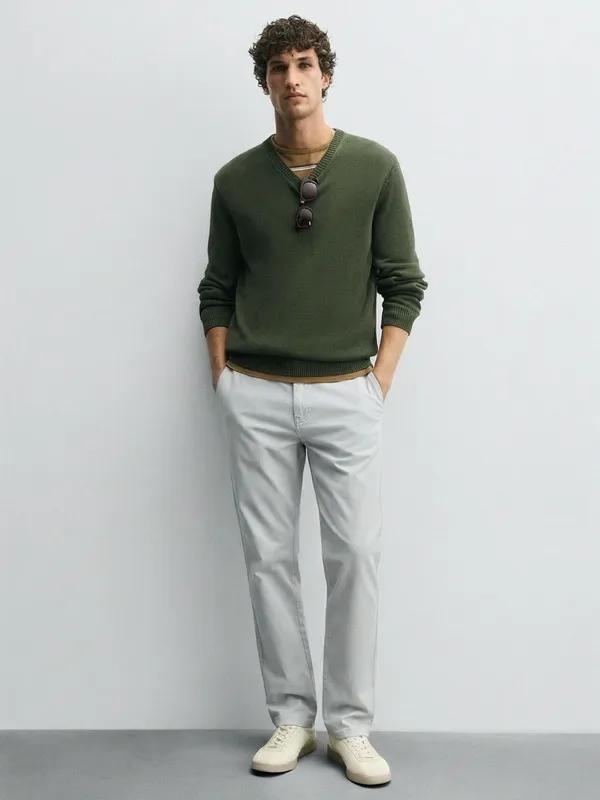 Highlander Men Blue Slim Fit Solid Chinos