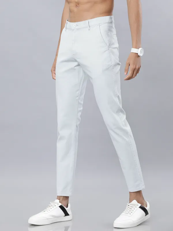 Highlander Men Blue Slim Fit Solid Chinos