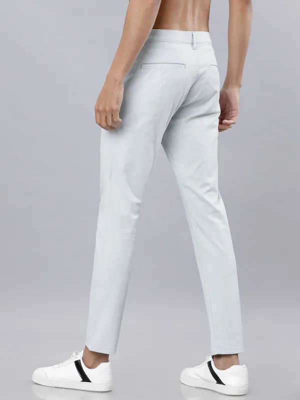 Highlander Men Blue Slim Fit Solid Chinos