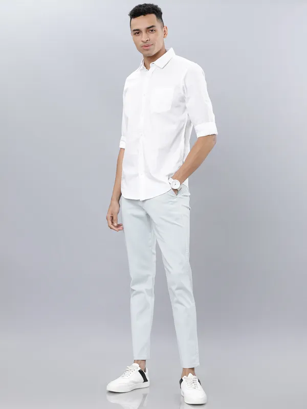 Highlander Men Blue Slim Fit Solid Chinos