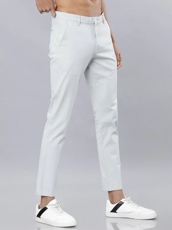 Highlander Men Blue Slim Fit Solid Chinos