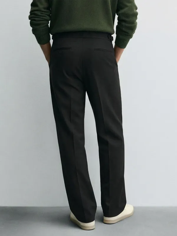 Highlander Men Black Regular Fit Solid Casual Trouser