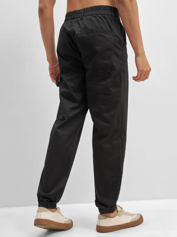 Highlander Men Black Relaxed Fit Solid Cargos