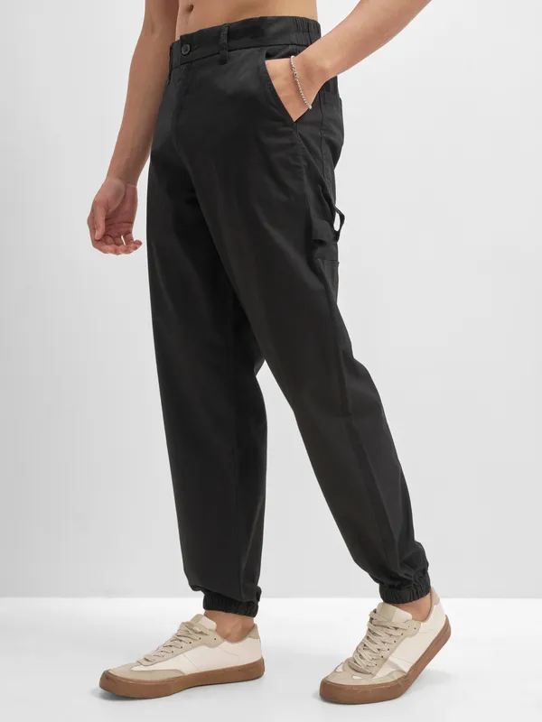 Highlander Men Black Relaxed Fit Solid Cargos