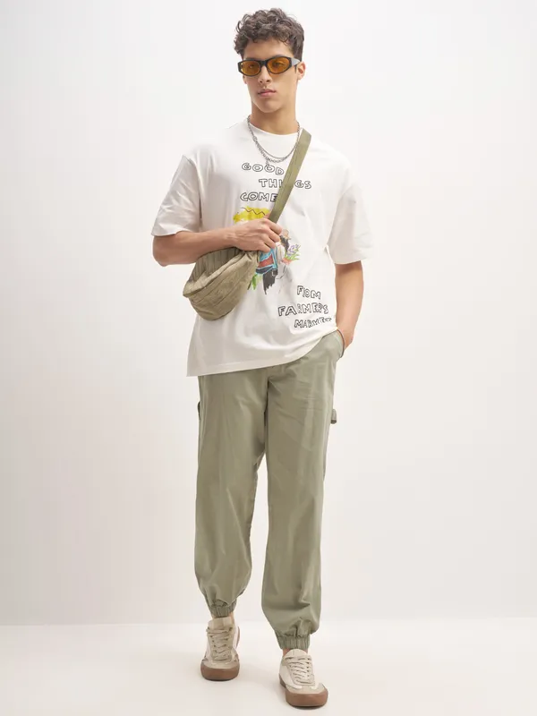 Highlander Men Olive Relaxed Fit Solid Cargos