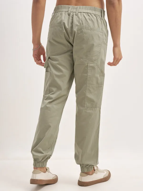 Highlander Men Olive Relaxed Fit Solid Cargos