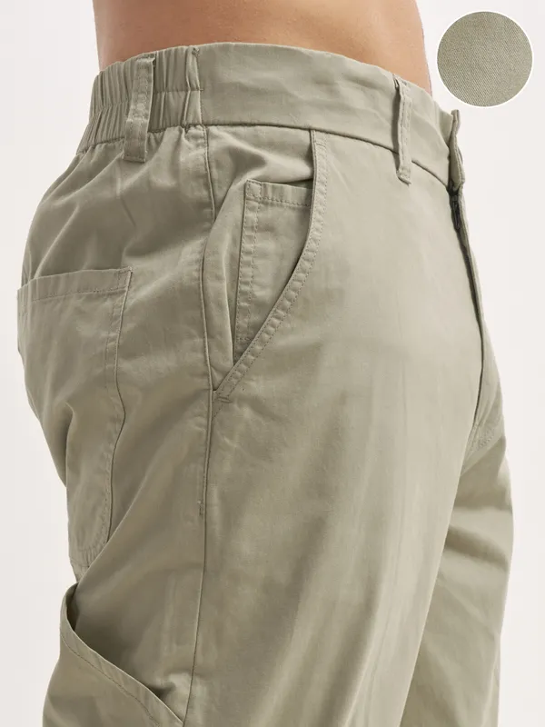 Highlander Men Olive Relaxed Fit Solid Cargos