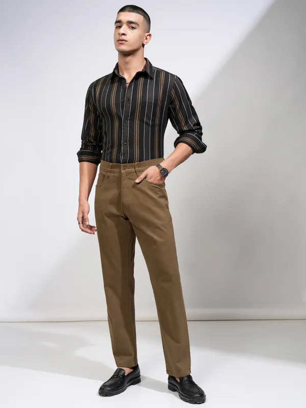 Highlander Men Brown Relaxed Fit Solid Casual Trouser