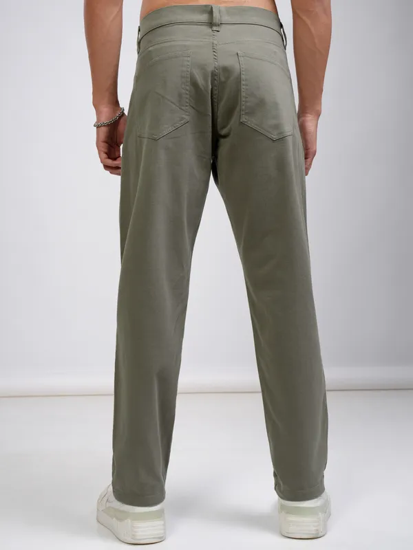 Highlander Men Olive Relaxed Fit Solid Chinos