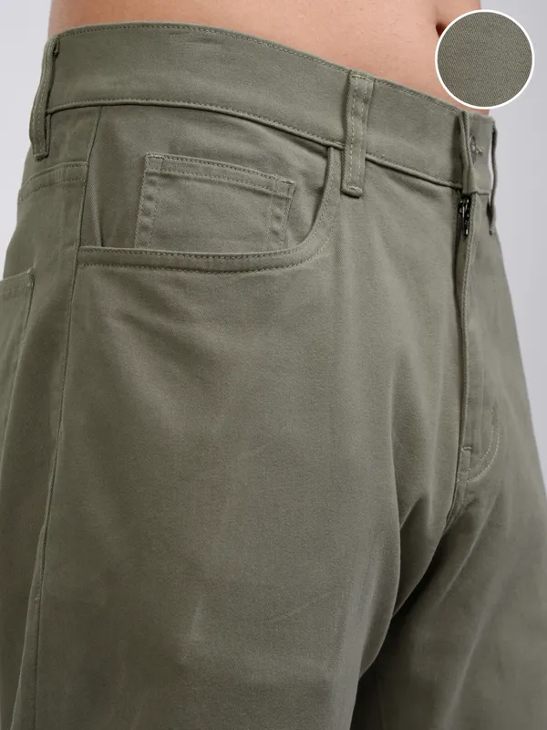 Highlander Men Olive Relaxed Fit Solid Chinos