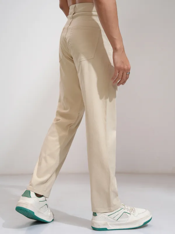 Highlander Men Off White Relaxed Fit Solid Casual Trouser