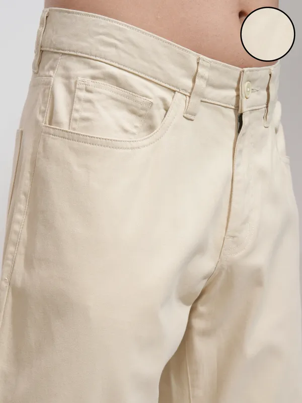 Highlander Men Off White Relaxed Fit Solid Casual Trouser