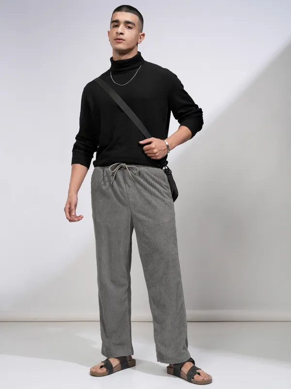 Highlander Men Grey Loose Fit Solid Casual Trouser