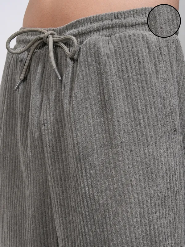 Highlander Men Grey Loose Fit Solid Casual Trouser