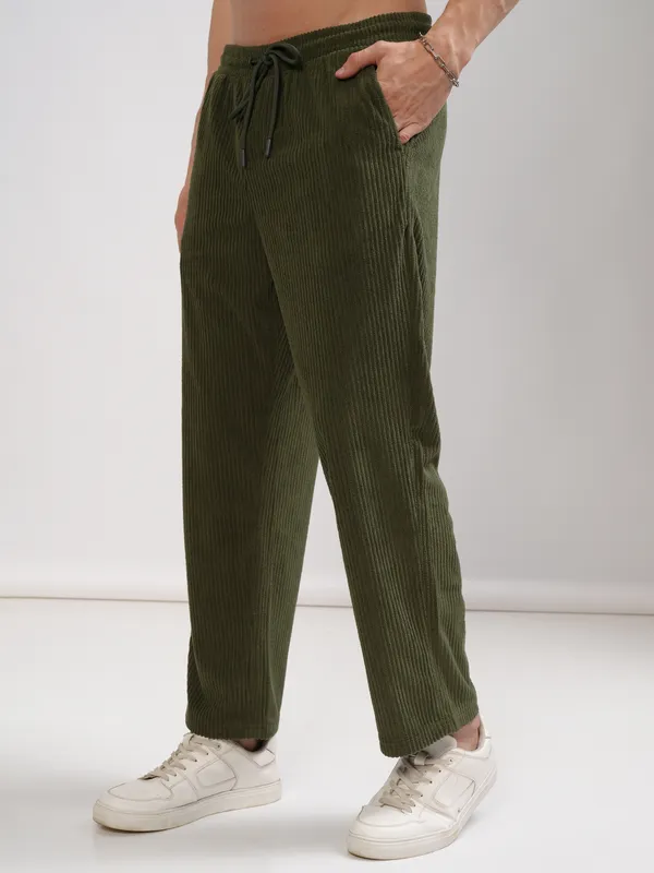 Highlander Men Green Loose Fit Solid Casual Trouser