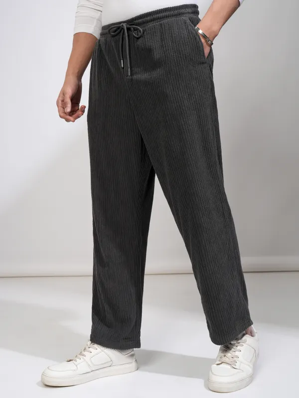 Highlander Men Charcoal Loose Fit Solid Casual Trouser