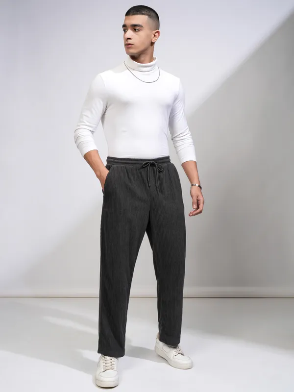 Highlander Men Charcoal Loose Fit Solid Casual Trouser