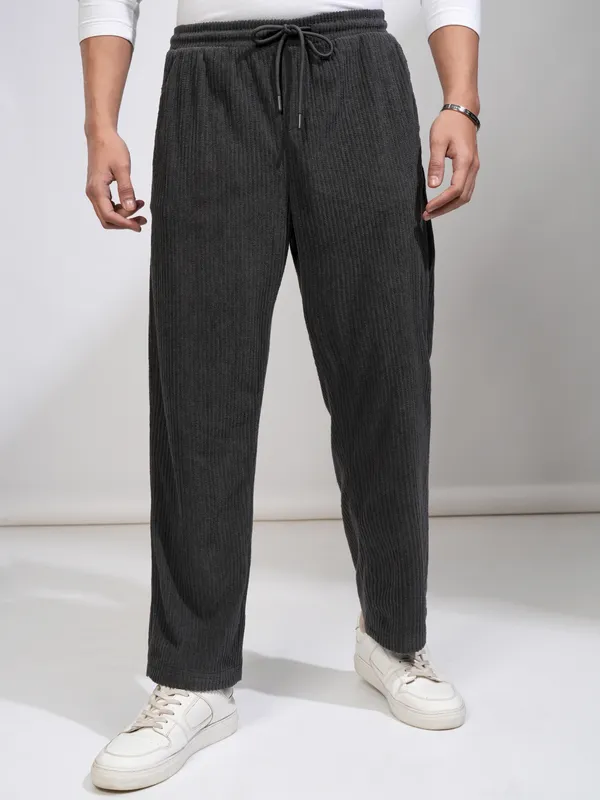 Highlander Men Charcoal Loose Fit Solid Casual Trouser