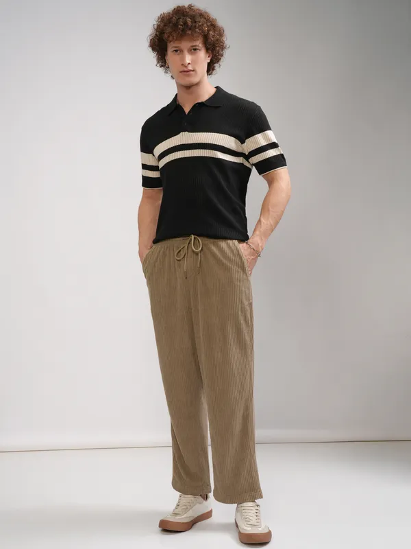 Highlander Men Beige Loose Fit Solid Casual Trouser