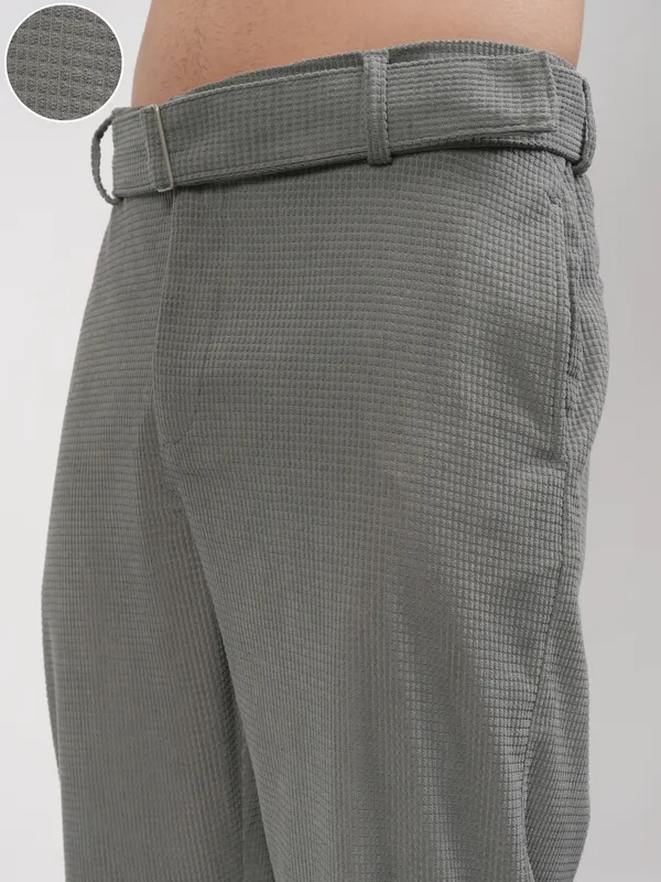 Highlander Men Grey Relaxed Fit Solid Korean Pants