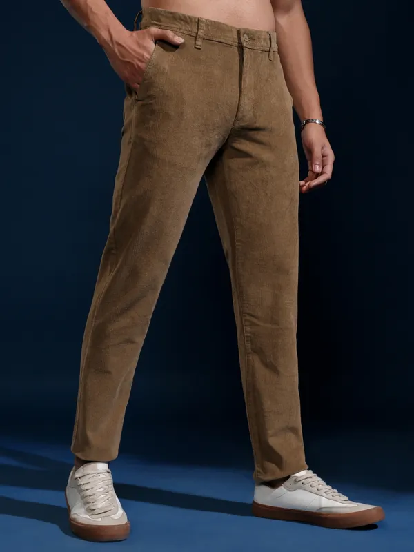 Highlander Men Brown Slim Fit Solid Casual Trouser