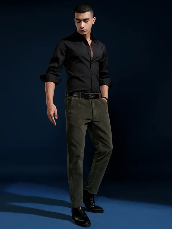 Highlander Men Olive Slim Fit Solid Casual Trouser