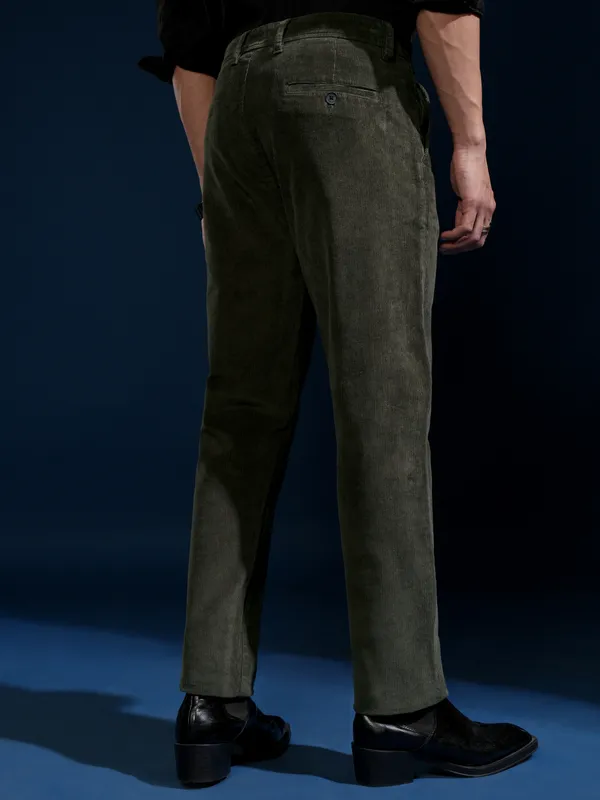 Highlander Men Olive Slim Fit Solid Casual Trouser