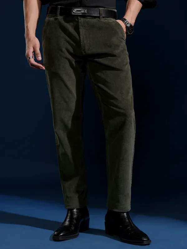 Highlander Men Olive Slim Fit Solid Casual Trouser