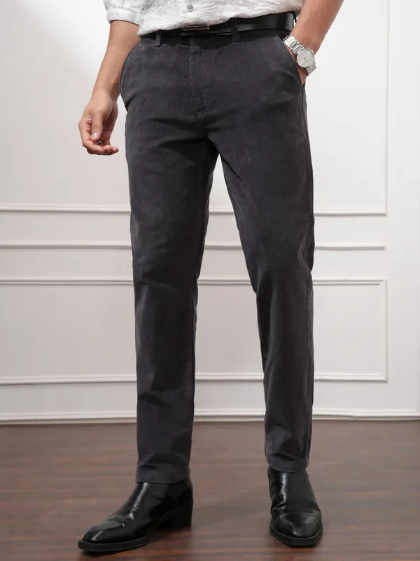 Highlander Men Charcoal Slim Fit Solid Casual Trouser