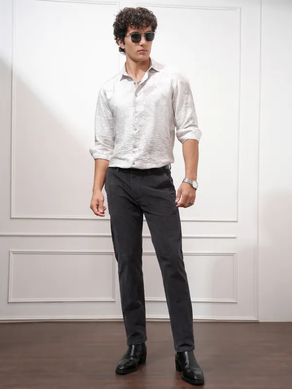 Highlander Men Charcoal Slim Fit Solid Casual Trouser