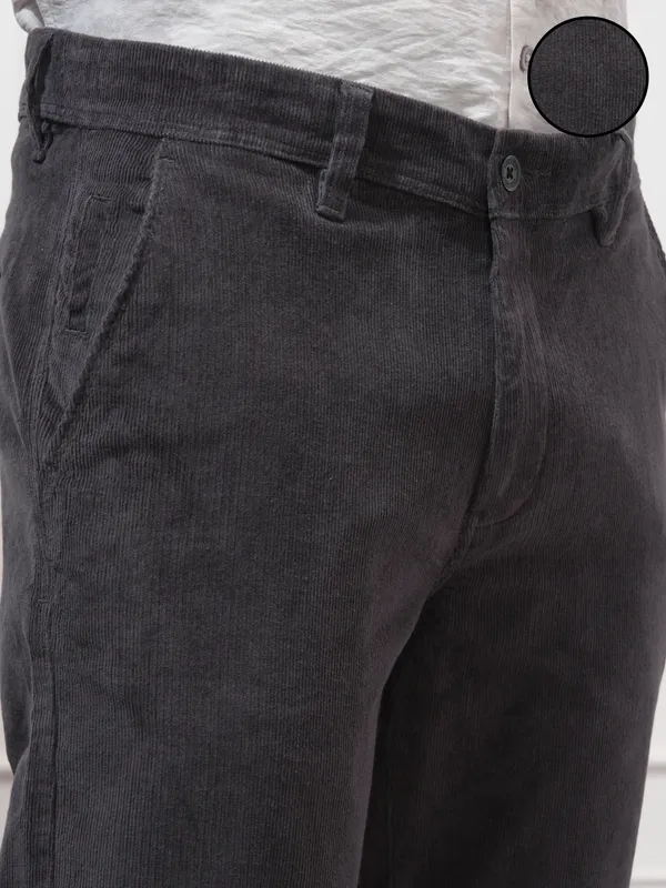 Highlander Men Charcoal Slim Fit Solid Casual Trouser